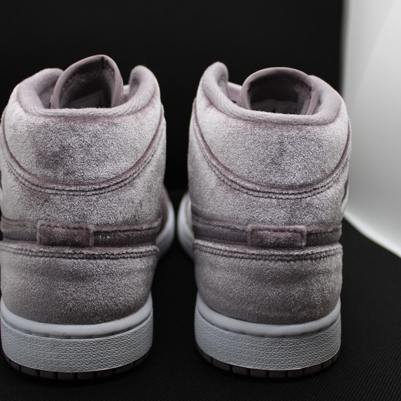 Women's Jordan 1 Mid SE Purple Smoke/White Size 9 - Picture 5 of 11